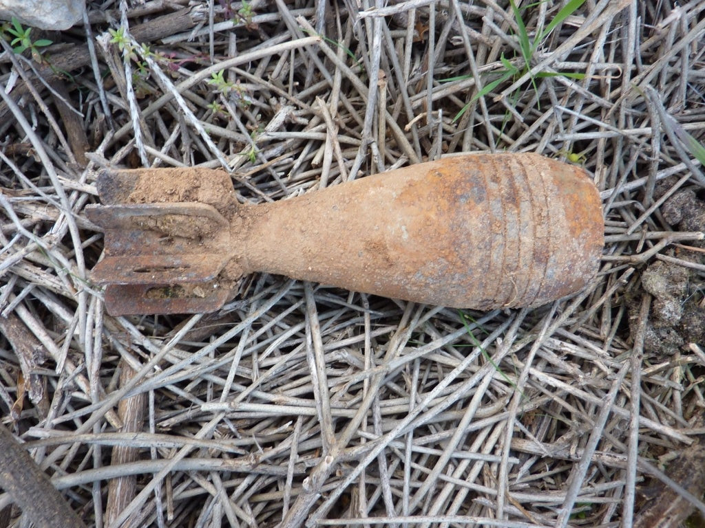 Ψαροντουφεκάς βρήκε βλήμα όλμου στον βυθό των Λουτρών Ωραίας Ελένης